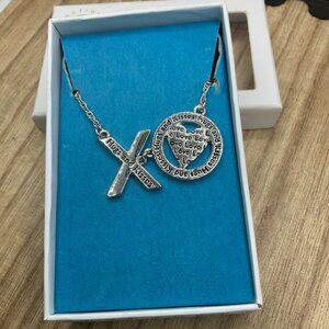 Demdaco NWT Hugs & Kisses Silver Tone Necklace